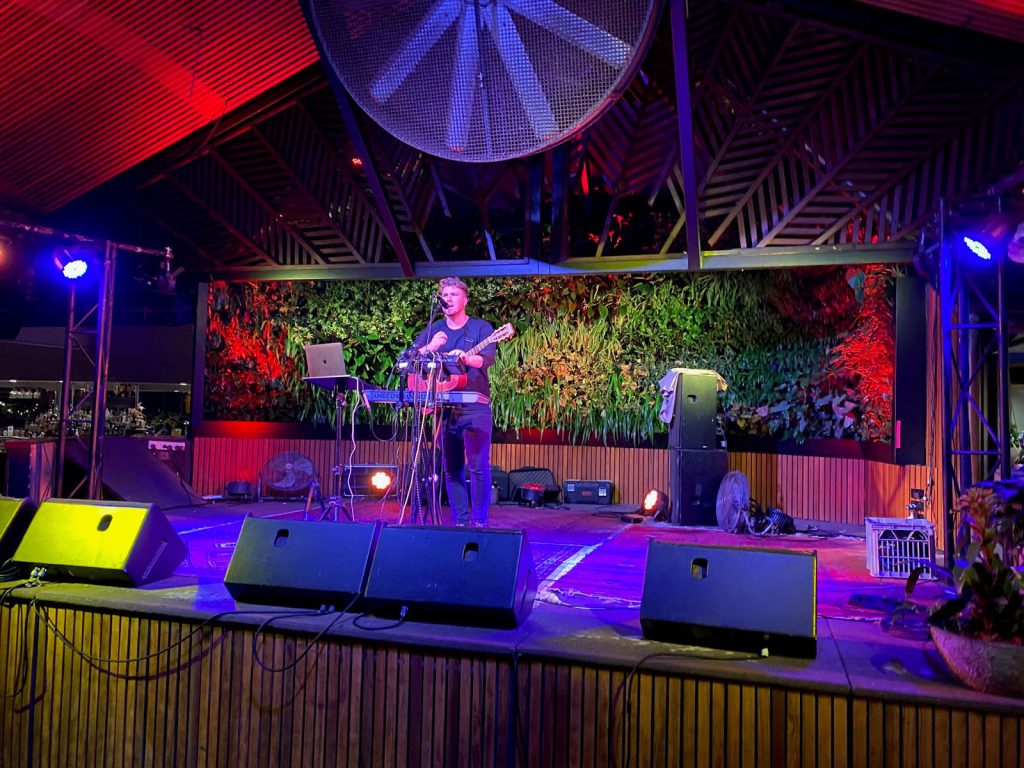 Habit8 - Retail Entertainment - 03 Byron Beach Hotel